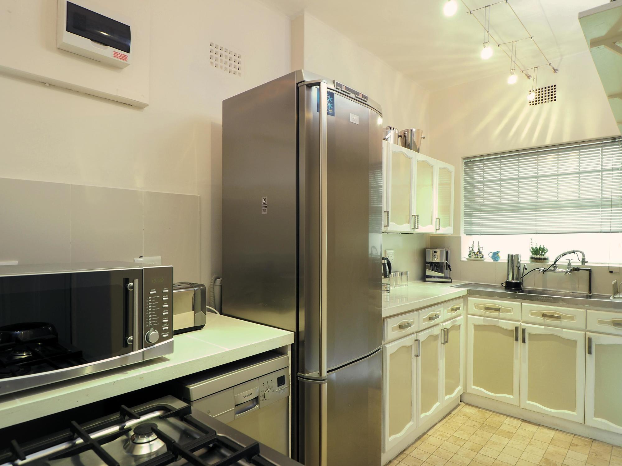 Appartamento Caprice Camps Bay Esterno foto